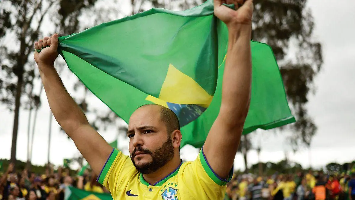 Camioneros mantienen bloqueos en carreteras de Brasil a pesar del mensaje de Bolsonaro